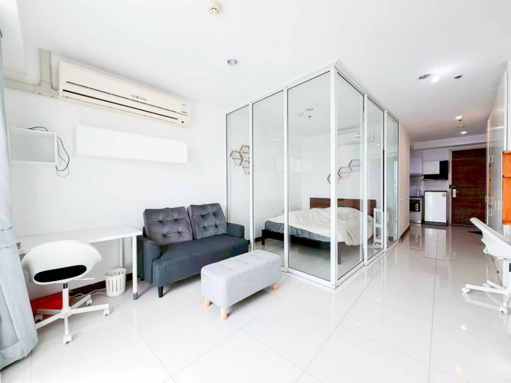 For rent: Supalai Prima Riva, 33rd floor. Spacious, fully furnished, and very livable. Book now! (Quickly!)