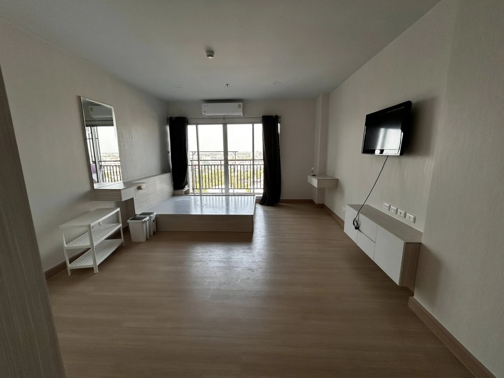 For rent: Supalai Veranda Phasi Charoen studio room. Clean, bright, and airy. It only gets partial sunlight in the afternoon. Grab it while you can!
