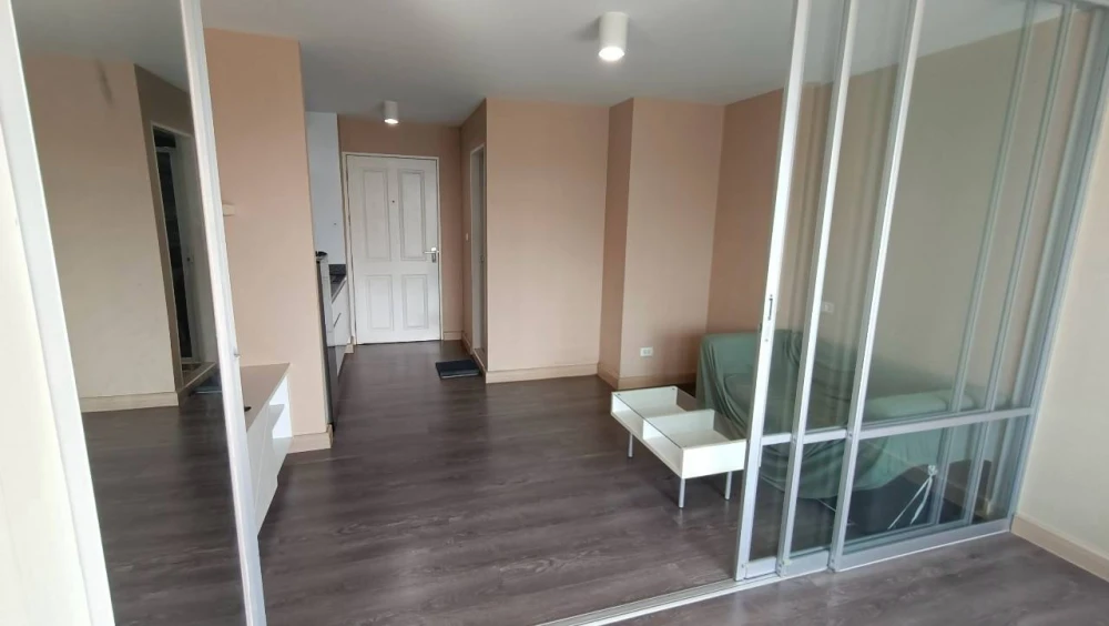 ให้เช่า Swift Condo ห้องชั้น 8 มาพร้อมเครื่องใช้ไฟฟ้าครบครัน วิวสระว่ายน้ำ ดีแบบนี้ห้ามพลาด