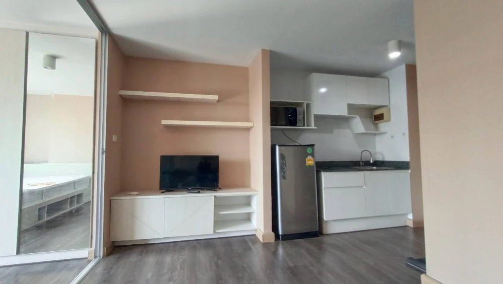 ให้เช่า Swift Condo ห้องชั้น 8 มาพร้อมเครื่องใช้ไฟฟ้าครบครัน วิวสระว่ายน้ำ ดีแบบนี้ห้ามพลาด