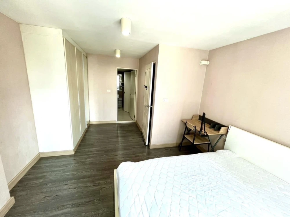 ให้เช่า Swift Condo ห้องมุมคนไม่พลุกพล่าน พื้นที่ใช้สอยเยอะ สิ่งอำนวยความสะดวกครบครัน จองเลย