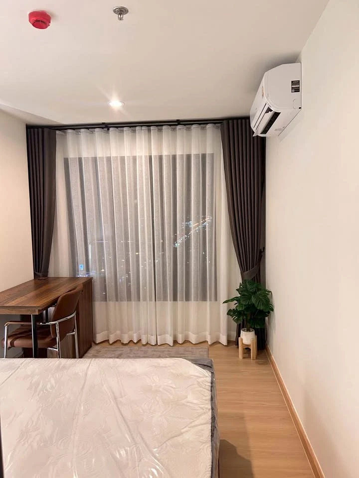 ให้เช่า Terra Residence ห้องอยู่ชั้น 33 ชั้นบนสุด ได้วิวติดถนนใหญ่สวยงามมาก มาแต่ตัวเข้าอยู่ได้เลยจ้า