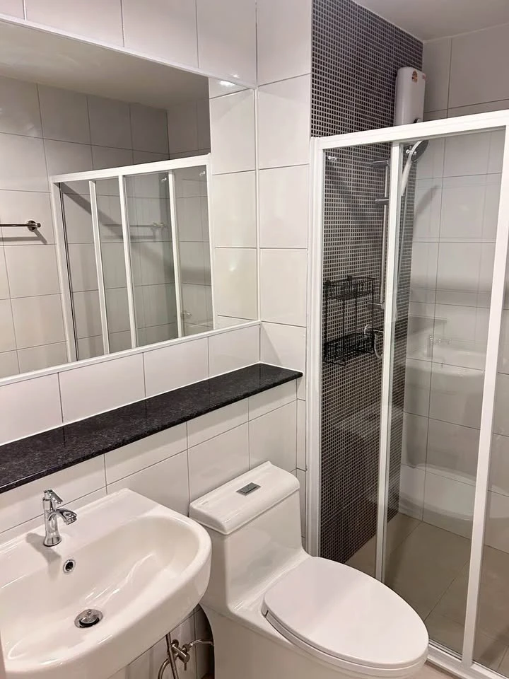 ให้เช่า Terra Residence ห้องอยู่ชั้น 33 ชั้นบนสุด ได้วิวติดถนนใหญ่สวยงามมาก มาแต่ตัวเข้าอยู่ได้เลยจ้า