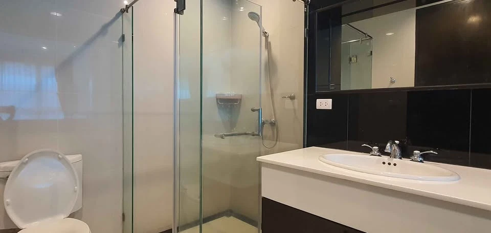 ให้เช่า The Address Chidlom ห้องพักตกแต่งครบครันด้วยเตียงควีนไซส์ บรรยากาศเงียบสงบและร่มรื่น ห้ามพลาด