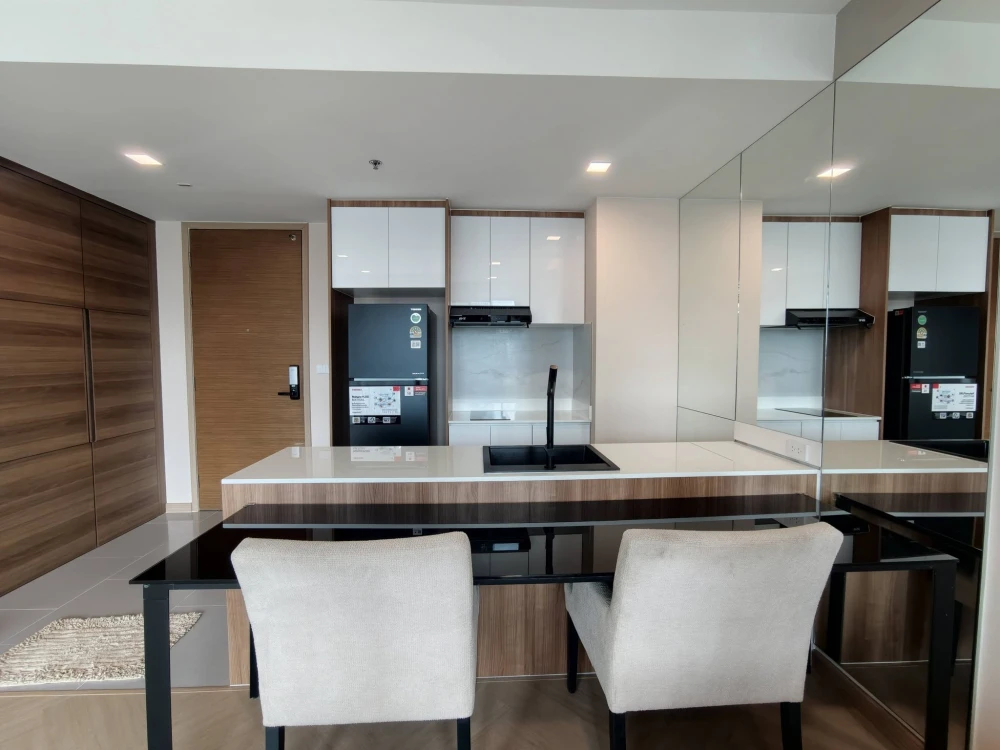 ให้เช่า The Address Sathorn ห้องอยู่ชั้นสูง พร้อมเฟอร์นิเจอร์บิวท์อินอย่างดี รีบจองก่อนพลาด