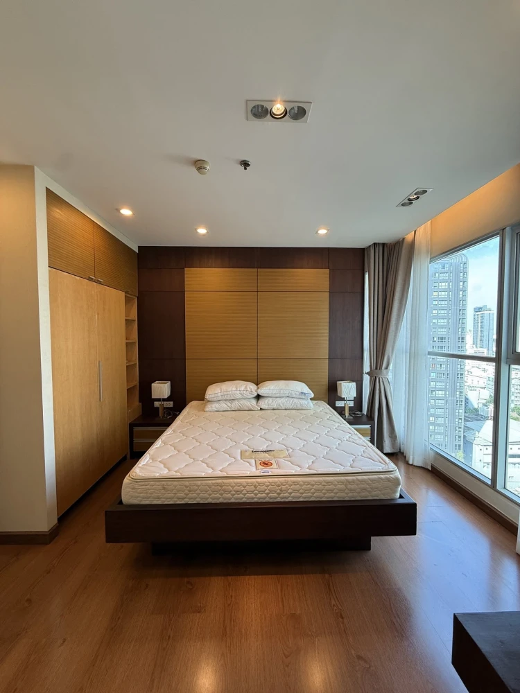 ให้เช่า The Address Siam 2 ห้องนอน พื้นที่ใช้สอยเยอะ เฟอร์นิเจอร์บิวท์อินอย่างดี จองเลย