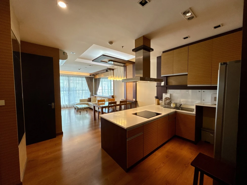 ให้เช่า The Address Siam 2 ห้องนอน พื้นที่ใช้สอยเยอะ เฟอร์นิเจอร์บิวท์อินอย่างดี จองเลย