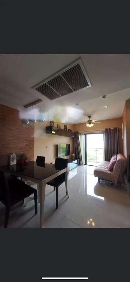 ให้เช่า The axis pattaya ห้องชั้นสูง เฟอร์พร้อม หิ้วกระเป๋ามาได้เลย