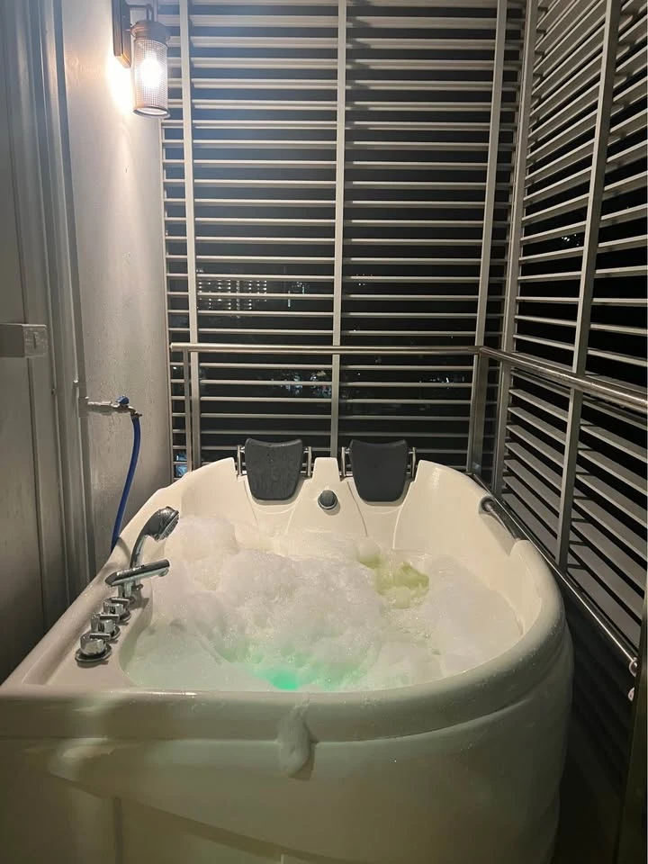 ให้เช่า The axis pattaya ห้องชั้นสูง เฟอร์พร้อม หิ้วกระเป๋ามาได้เลย