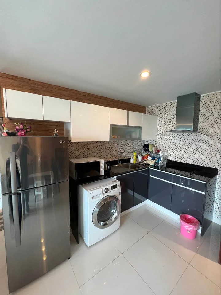 ให้เช่า The axis pattaya ห้องชั้นสูง เฟอร์พร้อม หิ้วกระเป๋ามาได้เลย