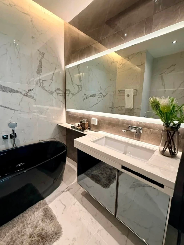 ให้เช่า The Bangkok Thonglor ห้องไซส์ใหญ่กว่า 1BR ทั่วไป  ตกแต่งครบพร้อมเครื่องใช้ไฟฟ้า เข้าอยู่ได้ทันที