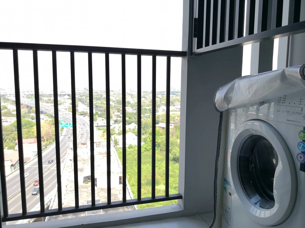 ให้เช่า The Base พระราม 9 - รามคำแหง ชั้น 17 ห้อง Studio วิวสระว่ายน้ำ โล่งไม่ติดตึก เฟอร์+เครื่องใช้ไฟฟ้าครบ