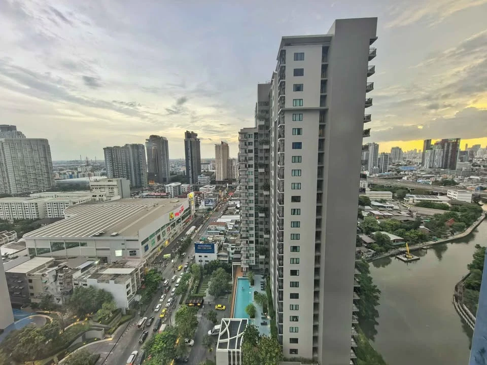 ให้เช่า The Base สุขุมวิท 77 ห้องมุมแบบ 1 ห้องนอน ชั้น 24 วิวฝั่งบางนา/สุขุมวิทตอนปลาย ตกแต่งครบพร้อมเฟอร์นิเจอร์