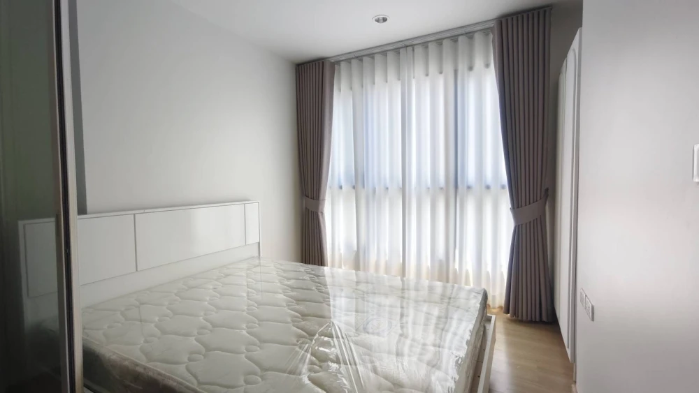 For rent: The BASE Chaengwattana, 9th floor, pool view, fully furnished, very livable. Book now!