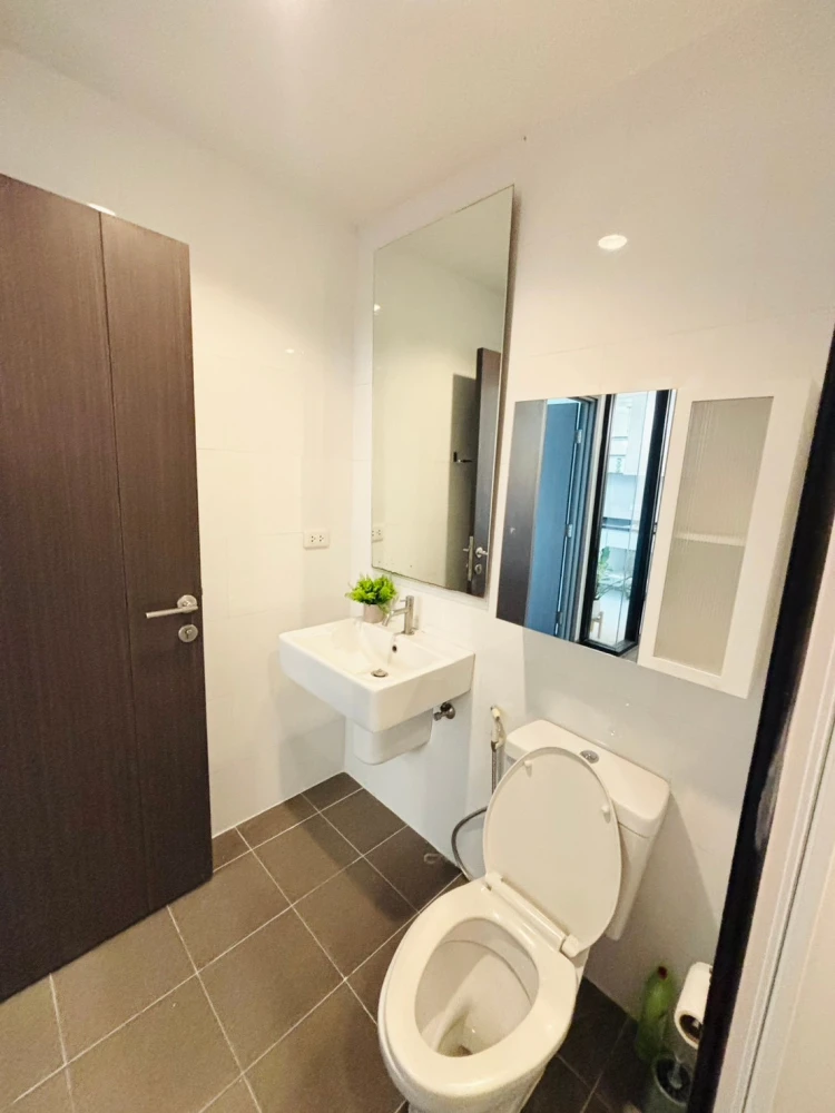 ให้เช่า The Base Park East ชั้น 25 ห้องแต่งครบ พร้อมเข้าอยู่ สนใจรีบจองเลย ห้ามพลาด