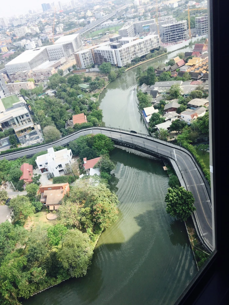 ให้เช่า The Base Park West ชั้นสูงมากๆ วิวแม่น้ำสุดอลังการ ตรงข้ามฮาบิโตะ มอลล์ ตกแต่งครบ พร้อมเข้าอยู่