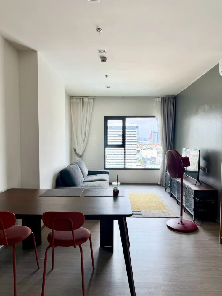 ให้เช่า The Base Phetchaburi-Thonglor ห้องใหญ่ห้องมุม เฟอร์นิเจอร์และเครื่องใช้ไฟฟ้าครบ หิ้วกระเป๋าเข้าอยู่ได้เลย