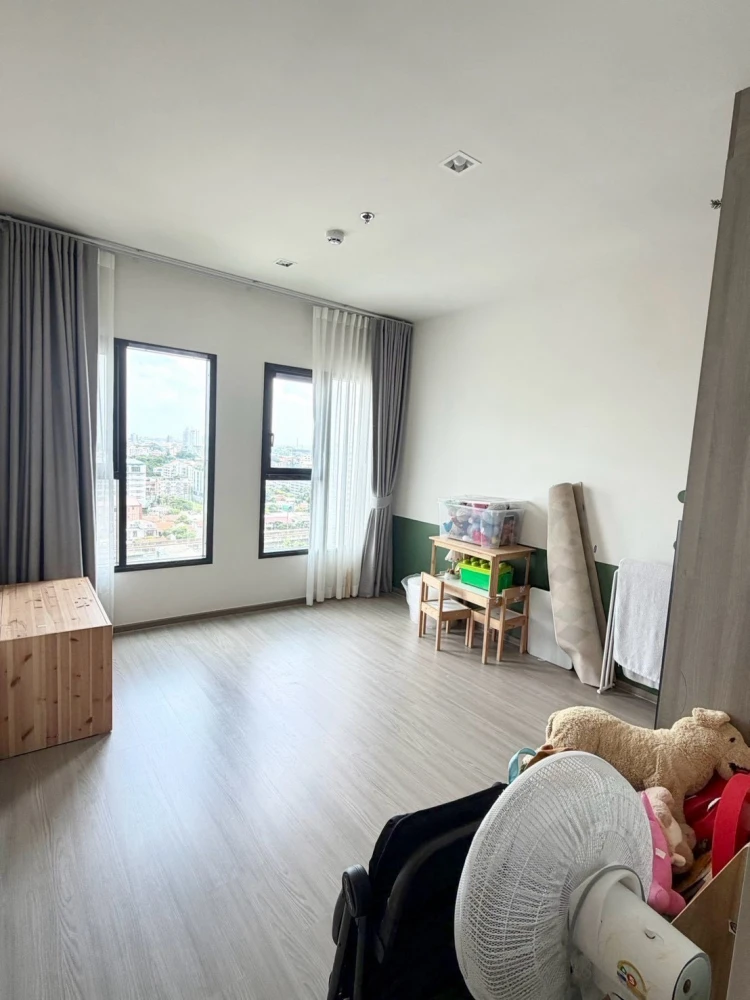 ให้เช่า The Base Phetchaburi-Thonglor ห้องใหญ่ห้องมุม เฟอร์นิเจอร์และเครื่องใช้ไฟฟ้าครบ หิ้วกระเป๋าเข้าอยู่ได้เลย