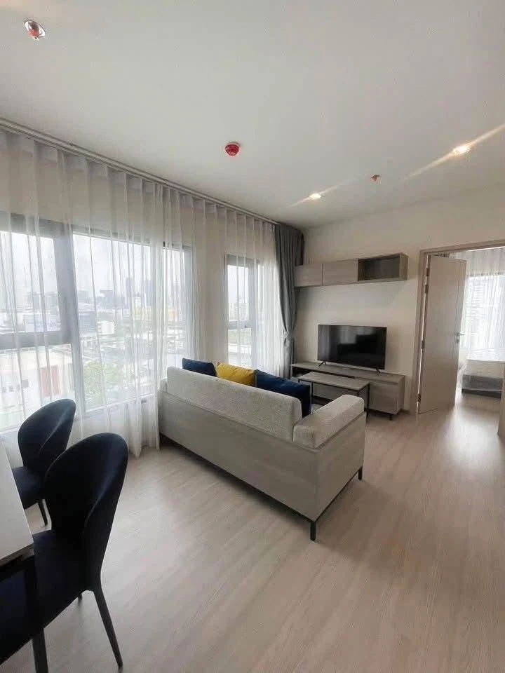 ให้เช่า The Base Phetchaburi–Thonglor ห้องแต่งน่าอยู่ สิ่งอำนวยความสะดวกครบ เฟอร์ เครื่องใช้ไฟฟ้าครบ จองเลย