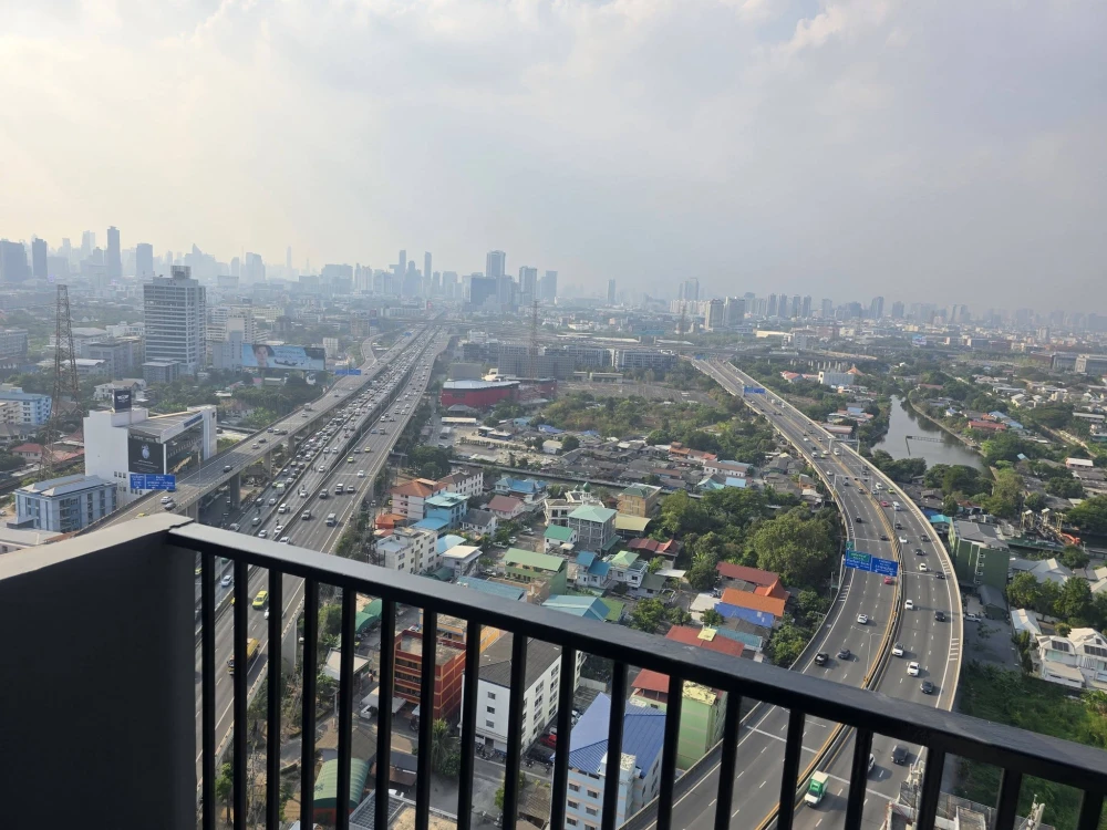 ให้เช่า The Base Rama 9–Ramkhamhaeng ห้องชั้นสูง วิวสวย กว้างขวางอยู่สบาย จองเลย