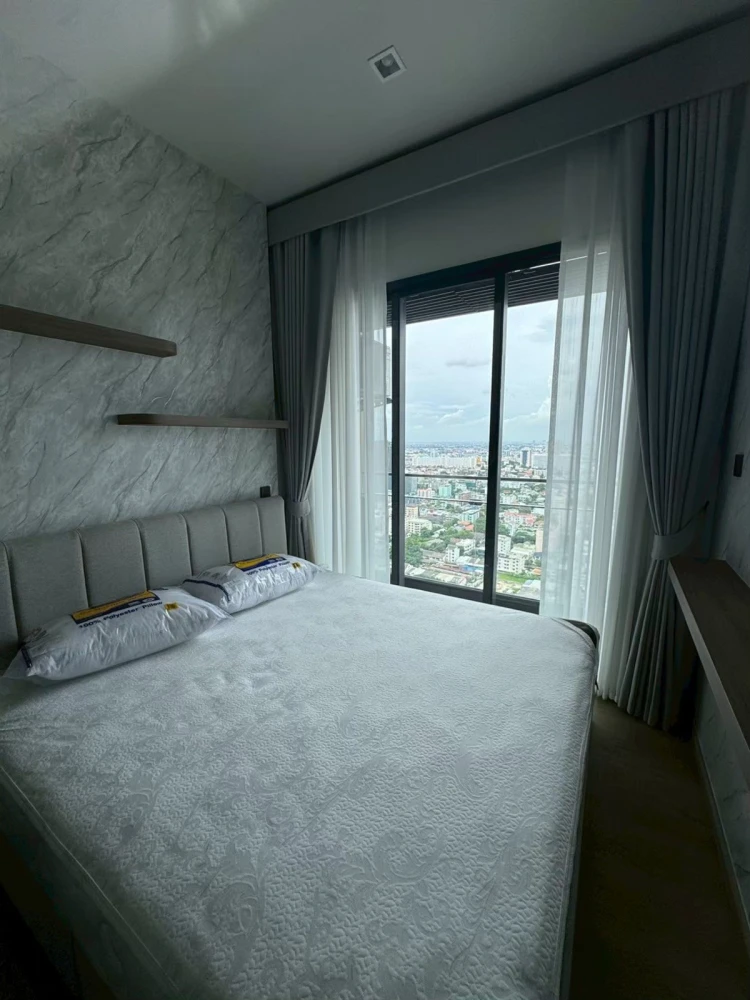 For rent: The Crest Park Residences, 29th floor, fully furnished, very livable. Book now! (Quickly!)