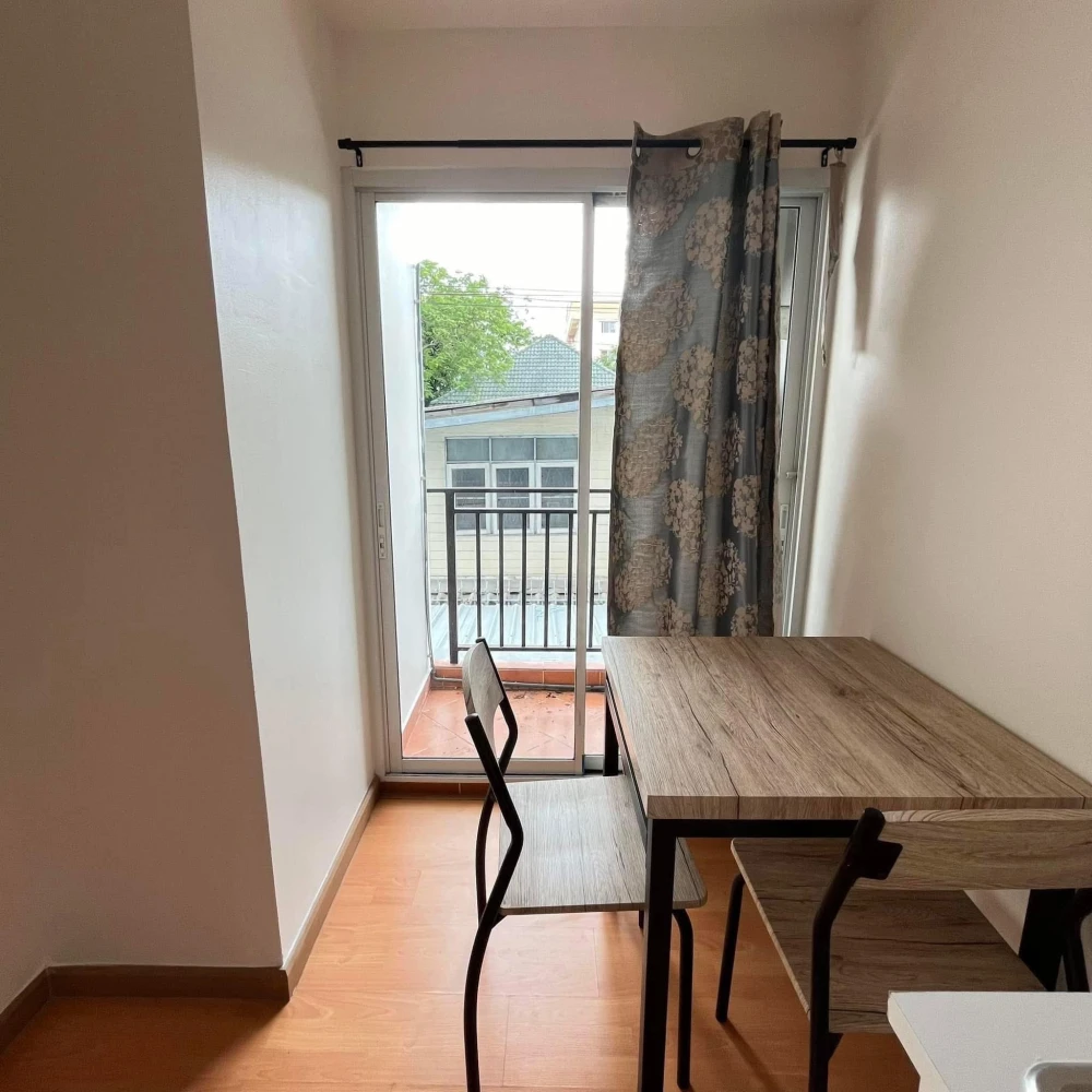 ให้เช่า The Crystal Condominium 2 ห้องน่าอยู่ ชั้น 2 เฟอร์นิเจอร์ครบครัน หิ้วกระเป๋าเข้าอยู่ได้เลยจ้า