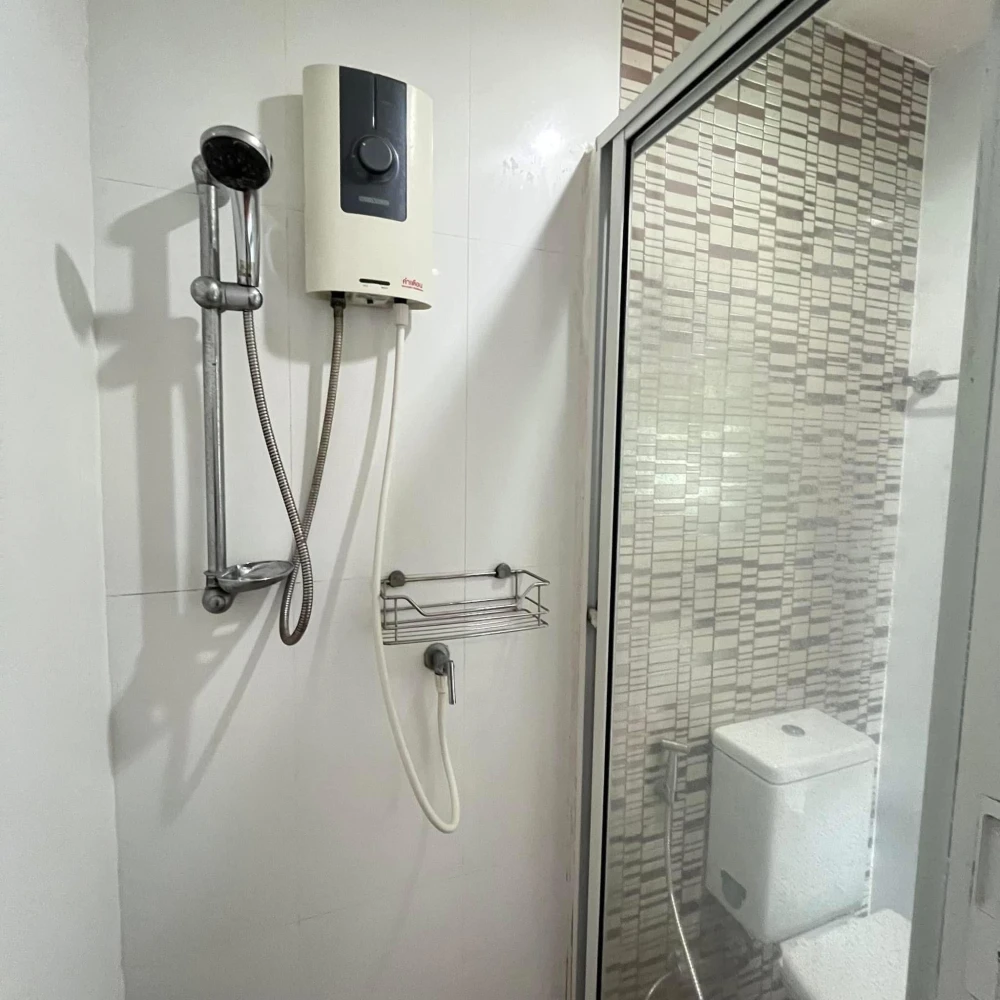 ให้เช่า The Crystal Condominium 2 ห้องน่าอยู่ ชั้น 2 เฟอร์นิเจอร์ครบครัน หิ้วกระเป๋าเข้าอยู่ได้เลยจ้า