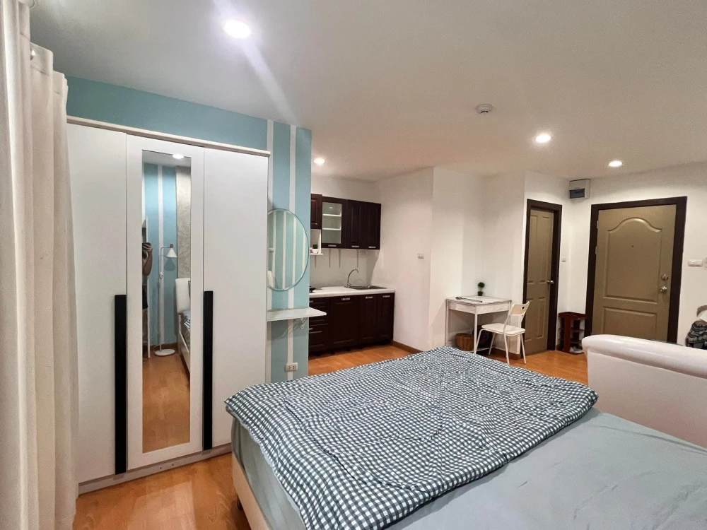 ให้เช่า  The Crystal Condominium 2 ห้องพร้อมอยู่ เฟอร์พร้อม ราคาสบายกระเป๋า จองเลยห้ามพลาด