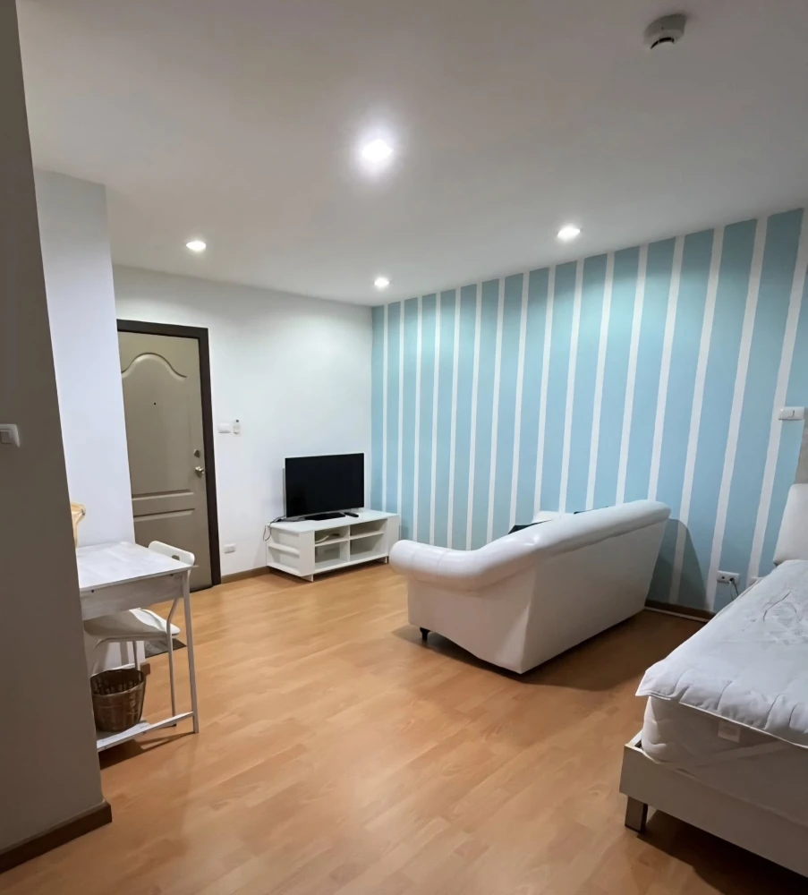 ให้เช่า  The Crystal Condominium 2 ห้องพร้อมอยู่ เฟอร์พร้อม ราคาสบายกระเป๋า จองเลยห้ามพลาด