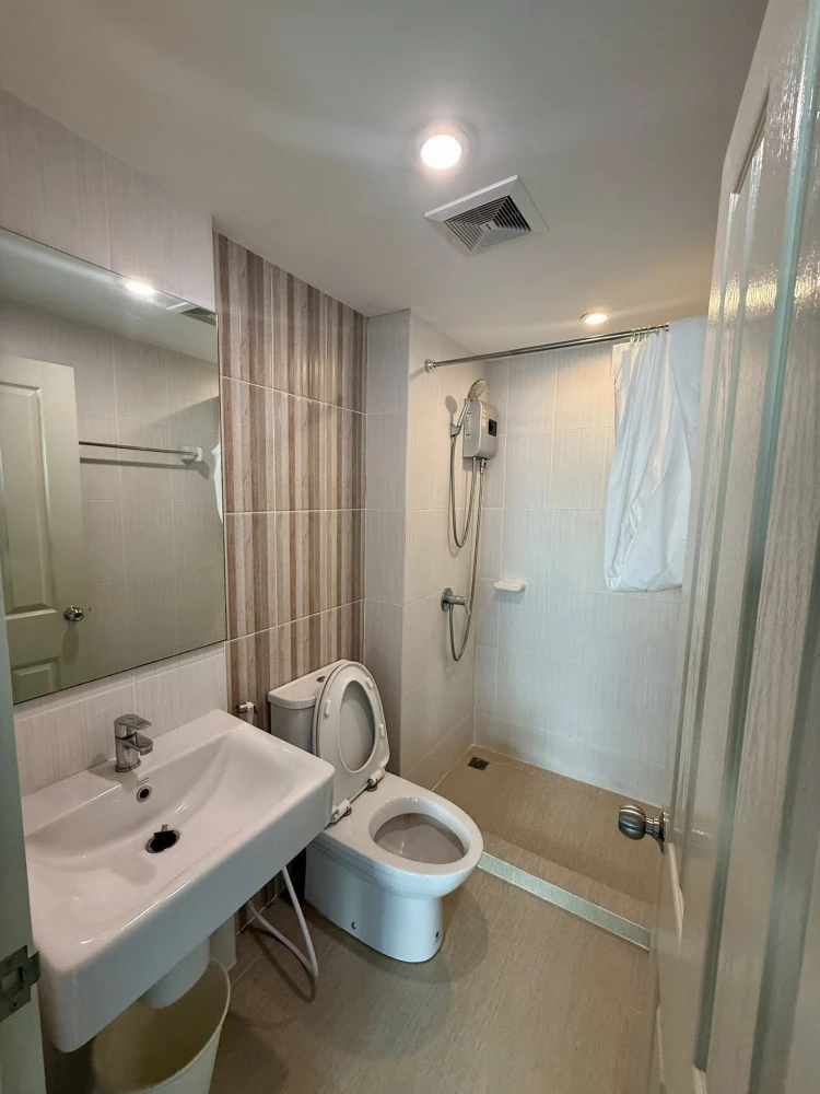 ให้เช่า The Cube ประชาอุทิศ  ชั้น 3 วิวสระว่ายน้ำ บรรยากาศดี เป็นส่วนตัว ห้องไม่ร้อน ไม่เสียงดัง จองเลย