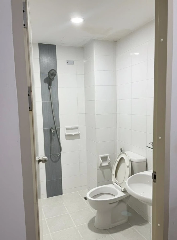 ให้เช่า The Diamond Nawa Nakhon-Taladthai ห้องพร้อมอยู่ เฟอร์ครบ หิ้วกระเป๋ามาได้เลย  รีบจองก่อนพลาด+++