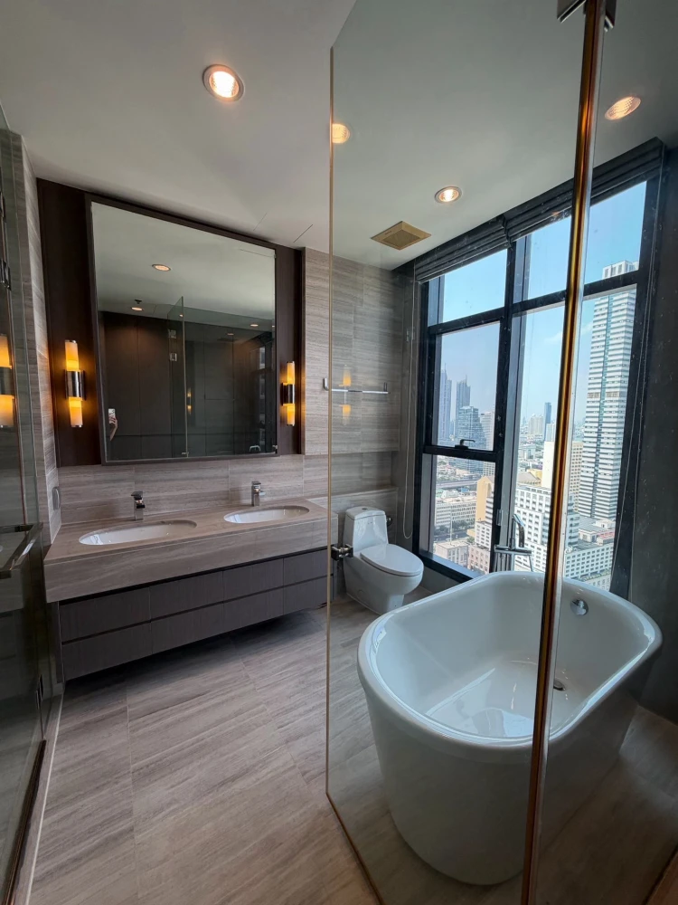 ให้เช่า The Diplomat Sathorn  ห้องน่าอยู่ พร้อมเฟอร์ + เครื่องใช้ไฟฟ้าครบ จองเลย ห้ามพลาด +++