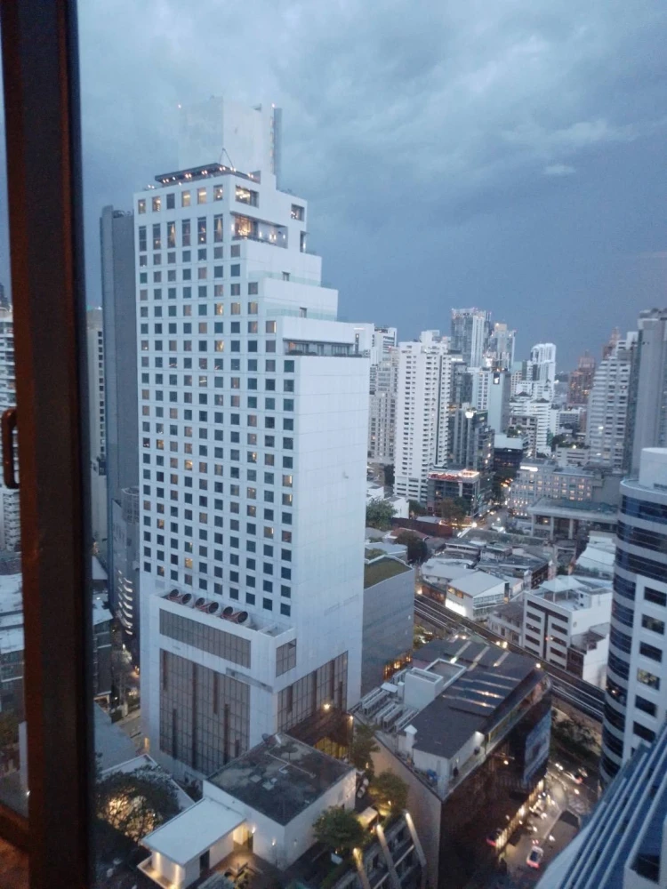ให้เช่า The Edge สุขุมวิท23 ห้องกว้างขวาง มาพร้อมพื้นที่ใช้สอยเยอะ รีบมาจับมาจองเลย อย่าพลาด