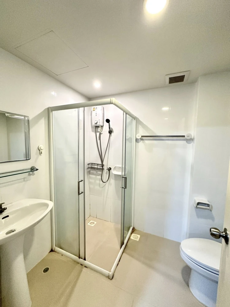 ให้เช่า The Escape Condominium สุขุมวิท 101/1 พื้นที่ 42 ตร.ม. ชั้น 4 อาคาร E ห้องนอนแต่งบิวท์อิน จองเลย
