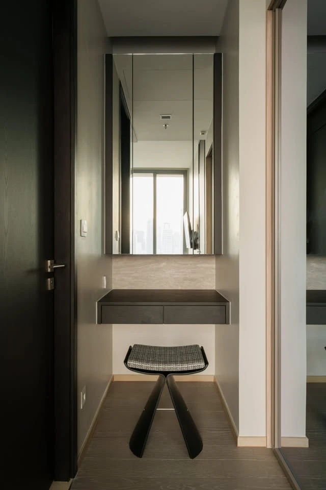 ให้เช่า The Esse Asoke การผสมผสานความทันสมัยอย่างลงตัว ตกแต่งบิวท์อินสวยตาแตก จองแล้วจะไม่ผิดหวัง