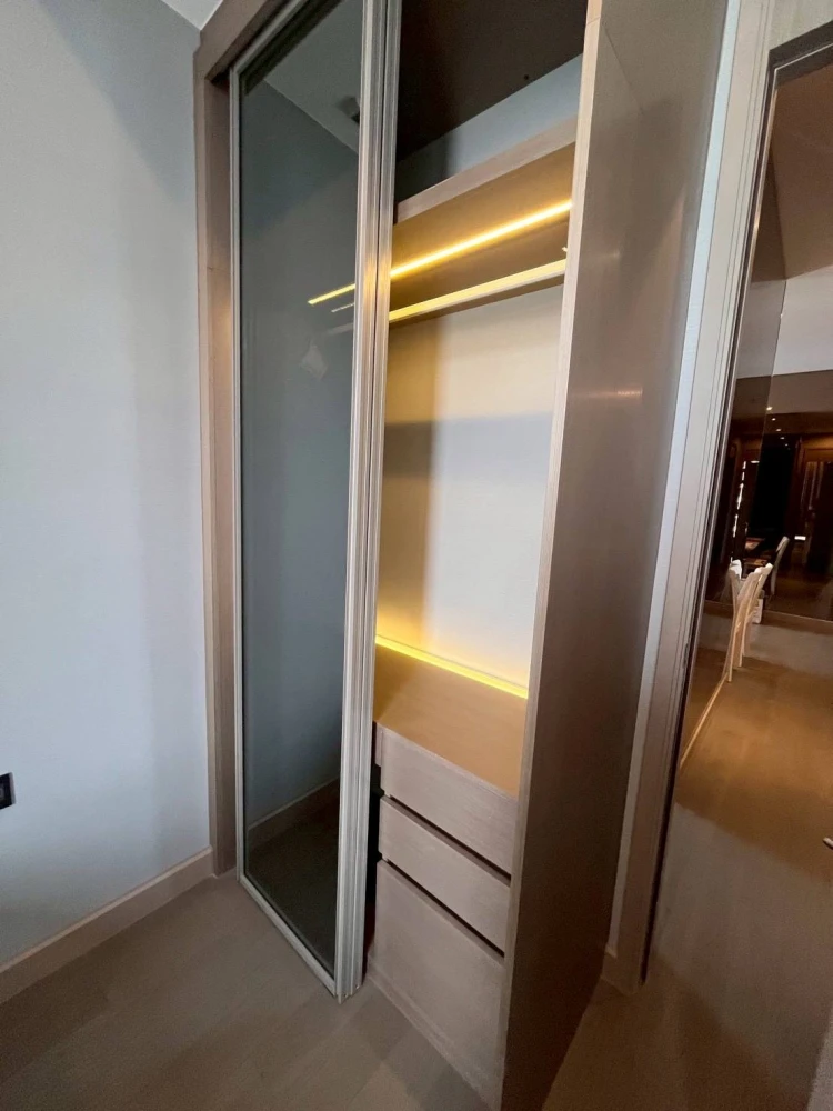 ให้เช่า The Esse at Singha Complex ห้องกว้างพื้นที่ใช้สอยเยอะ ตกแต่งคุมโทน ดีแบบนี้ห้ามพลาด