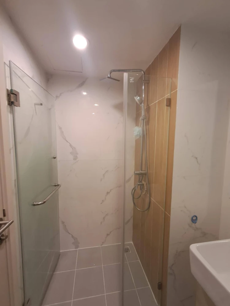 ให้เช่า The Excel Hideaway Sukhumvit 50 ชั้น 8 วิวระเบียงมองเห็น ทางด่วน อากาศโปร่งๆ สบายๆ รีบจองเลย