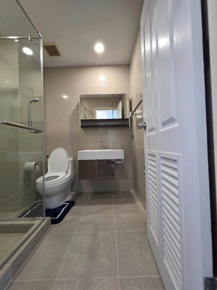 ให้เช่า The Inspire Place ABAC Rama 9 ห้องพร้อมอยู่ เฟอร์ + เครื่อใช้ไฟฟ้าพร้อม ราคาดี จองเลย