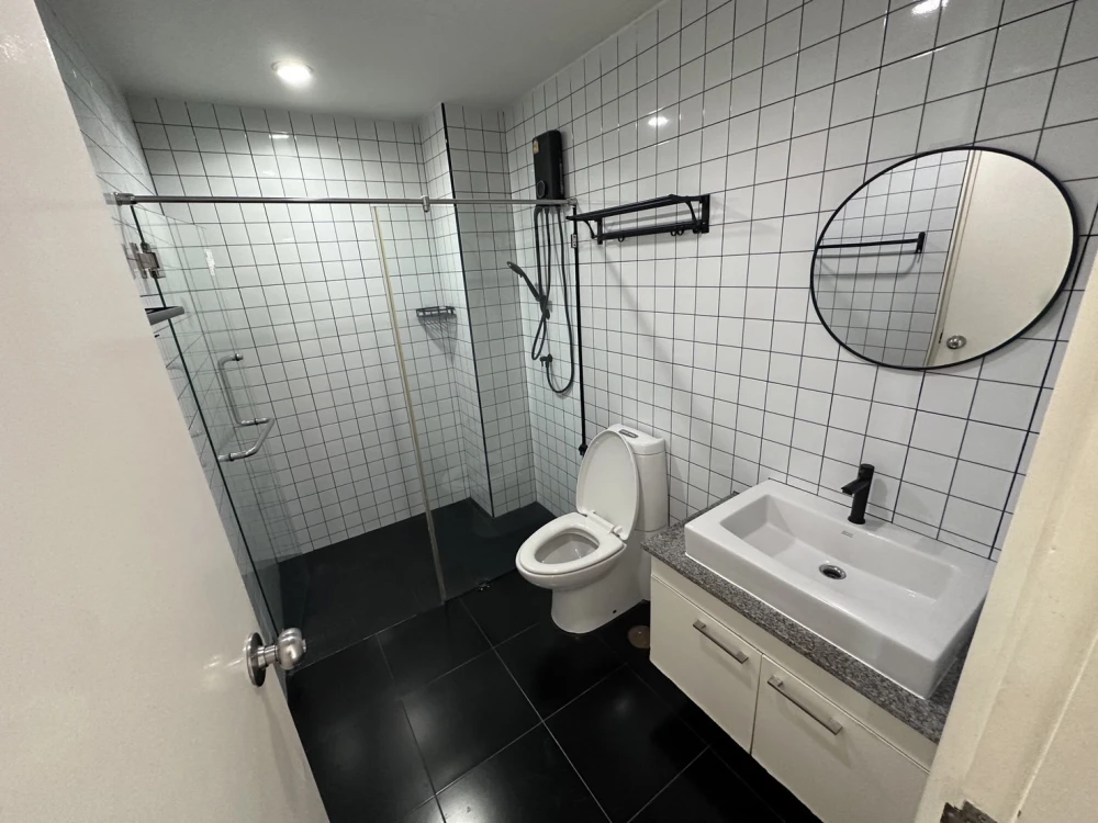 ให้เช่า The IRIS Rama 9-Srinakarin 1 ห้องนอน 1 ห้องน้ำ พื้นที่ใช้สอยเยอะ ทำเลดี เดินทางสะดวก จองเลย