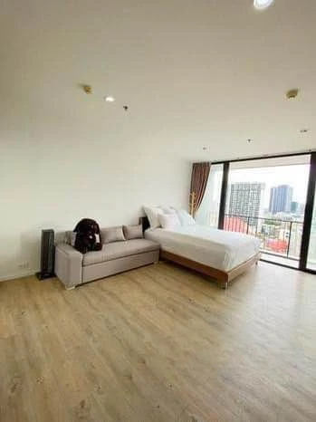 ให้เช่า The Issara Ladprao ห้องสตูดิโอ พื้นที่ใช้สอยเยอะ มาพร้อมเฟอร์ครบครัน หิ้วกระเป๋าเข้าอยู่ได้เลยจ้า