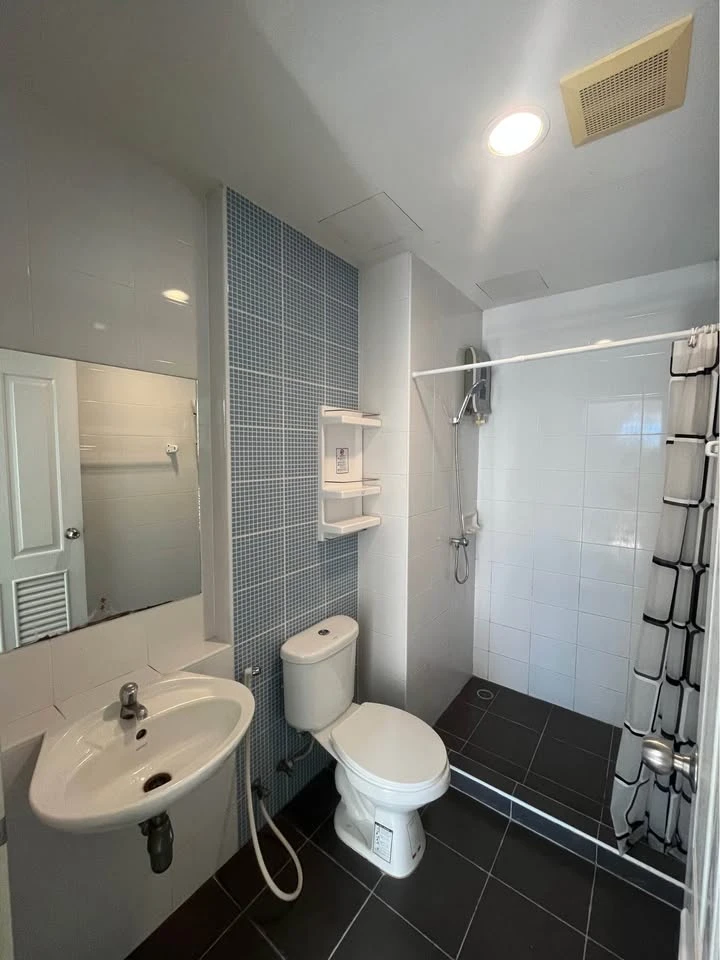 ให้เช่า The Kith Lumlukka Klong 2 ห้องมุมให้ความเป็นส่วนตัว ห้องโปร่ง สบาย เฟอร์ครบครัน ห้ามพลาด