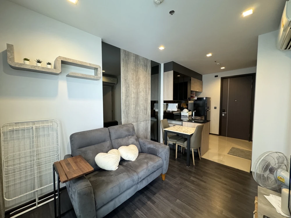 ให้เช่า The Line Asoke Ratchada ห้องกว้างพื้นที่ใช้สอยเยอะ เฟอร์ครบครัน หิ้วกระเป๋าเข้าอยู่ได้เลยจ้า