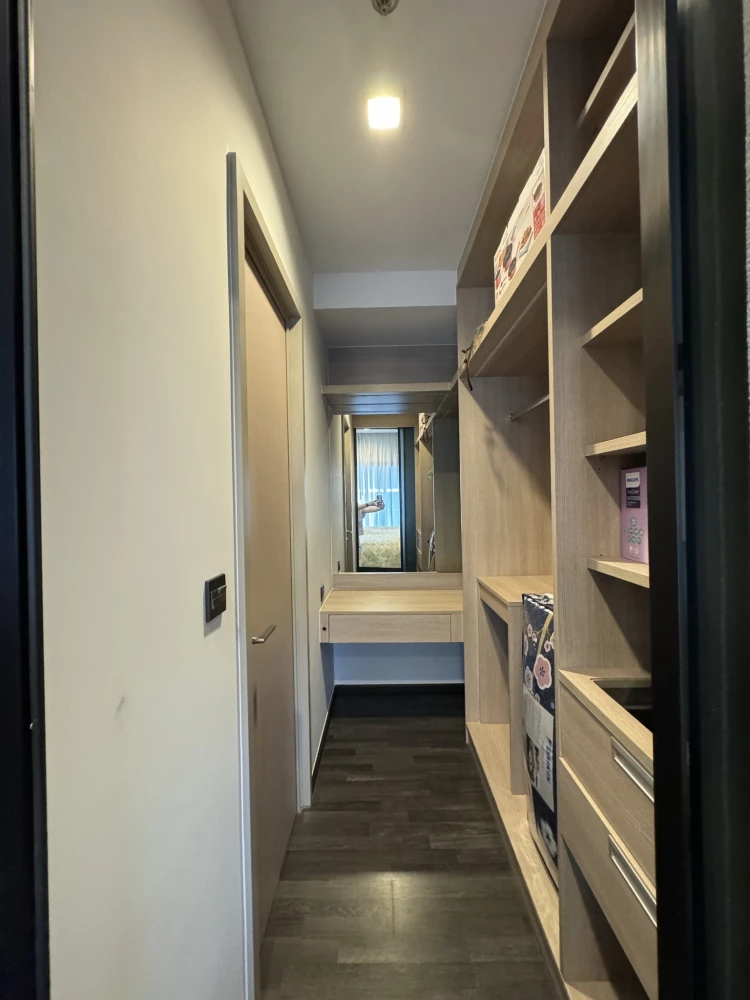 ให้เช่า The Line Asoke Ratchada ห้องกว้างพื้นที่ใช้สอยเยอะ เฟอร์ครบครัน หิ้วกระเป๋าเข้าอยู่ได้เลยจ้า