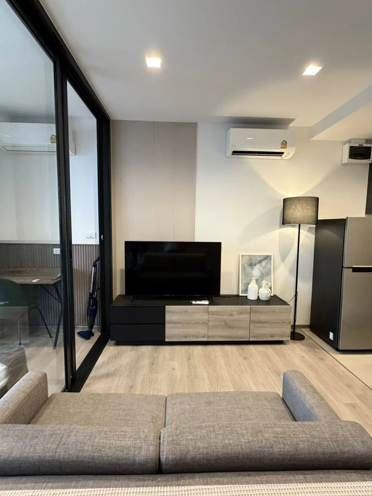 ให้เช่า The Line Phahonyothin Park ห้องพร้อมอยู่ เฟอร์พร้อม จองเลย