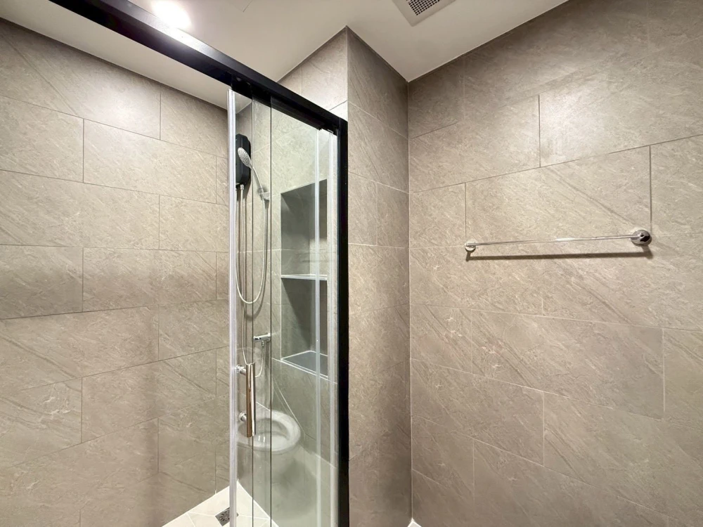 ให้เช่า The Livin Phetkaseam แต่งครบสวยสไตล์มินิมอล ครบจบที่นี่ ลากกระเป๋าเข้าอยู่ได้เลย มาจองด่วนๆ