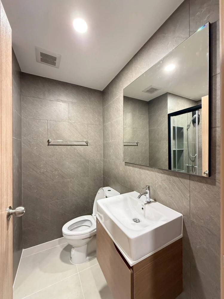 ให้เช่า The Livin Phetkaseam แต่งครบสวยสไตล์มินิมอล ครบจบที่นี่ ลากกระเป๋าเข้าอยู่ได้เลย มาจองด่วนๆ