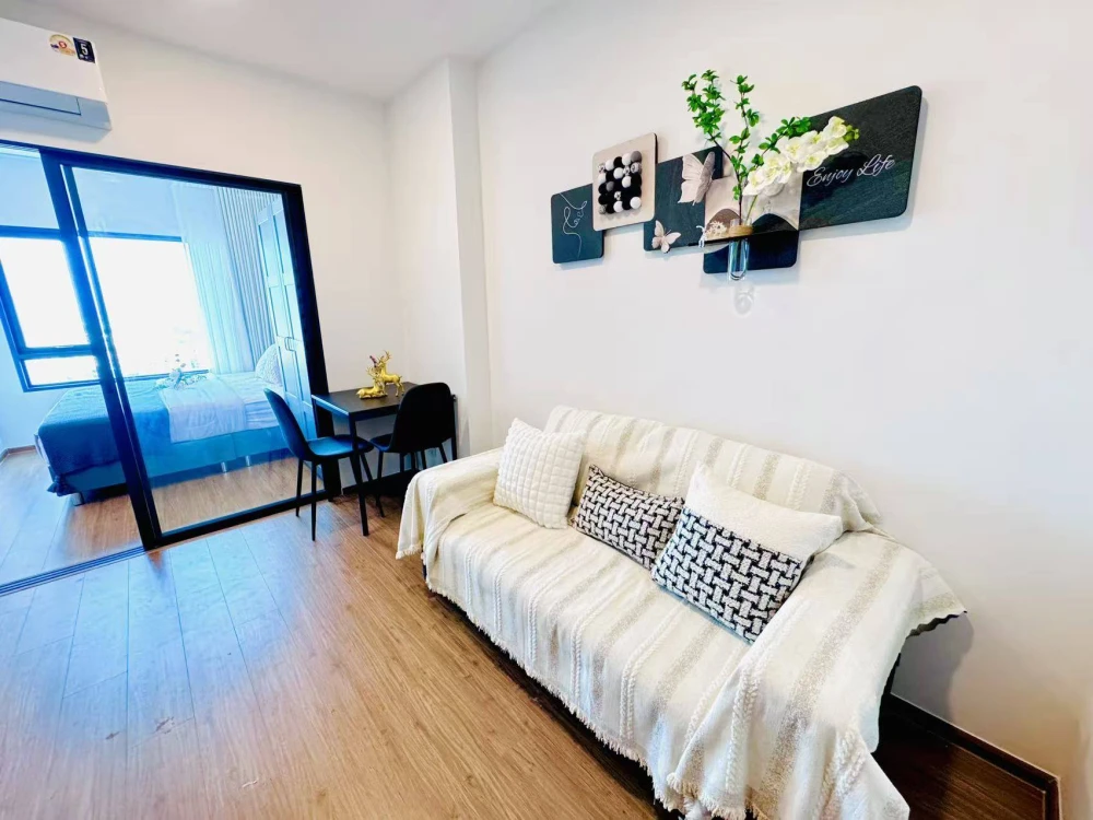 ให้เช่า The Livin Ramkhamhaeng ห้องกว้างขวาง น่าอยู่ ชั้นสูง เฟอร์พร้อม มาแต่ตัวเข้าอยู่ได้เลย!!!