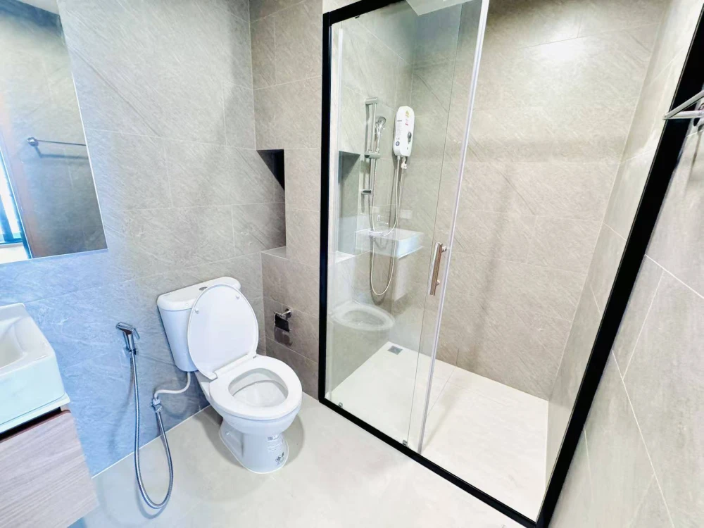 ให้เช่า The Livin Ramkhamhaeng ห้องกว้างขวาง น่าอยู่ ชั้นสูง เฟอร์พร้อม มาแต่ตัวเข้าอยู่ได้เลย!!!