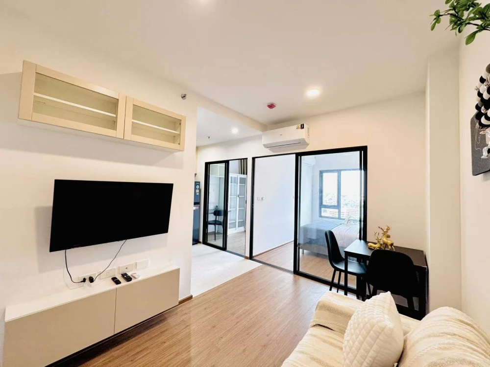 ให้เช่า The Livin Ramkhamhaeng ห้องกว้างขวาง น่าอยู่ ชั้นสูง เฟอร์พร้อม มาแต่ตัวเข้าอยู่ได้เลย!!!