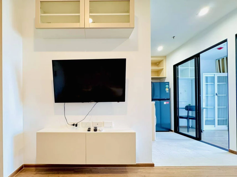 ให้เช่า The Livin Ramkhamhaeng ห้องกว้างขวาง น่าอยู่ ชั้นสูง เฟอร์พร้อม มาแต่ตัวเข้าอยู่ได้เลย!!!